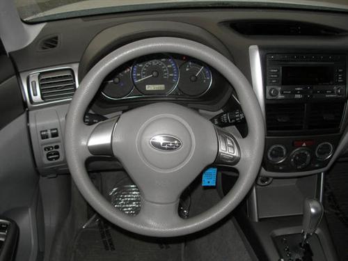 Subaru Forester 2010 photo 2