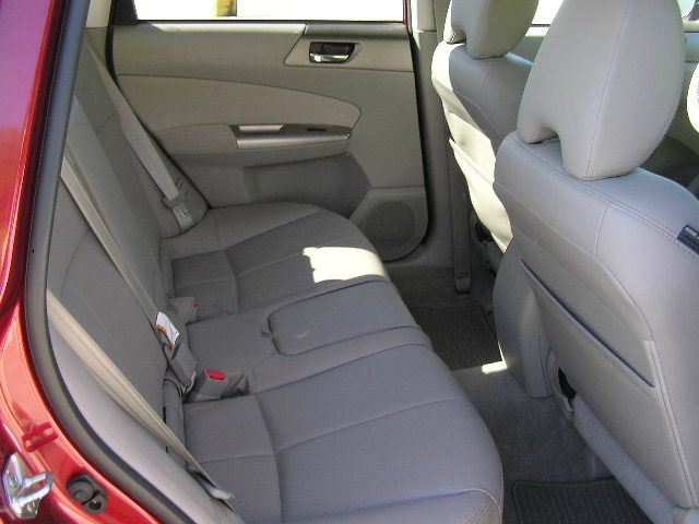 Subaru Forester 2010 photo 2