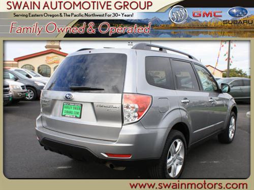 Subaru Forester 2010 photo 1