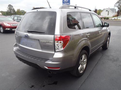 Subaru Forester 2010 photo 2