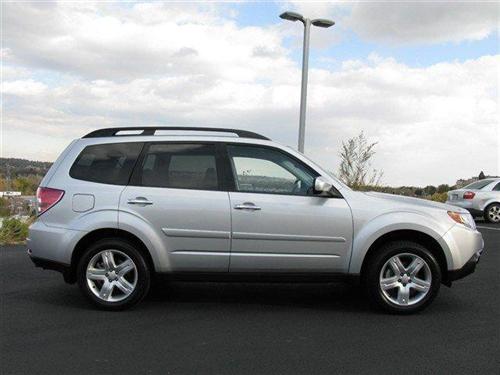 Subaru Forester 2010 photo 1