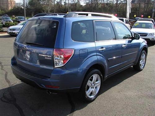 Subaru Forester 2010 photo 2