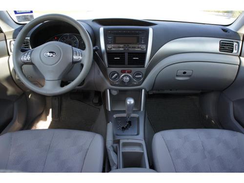 Subaru Forester 2010 photo 1