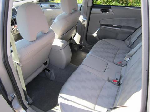 Subaru Forester 2010 photo 1