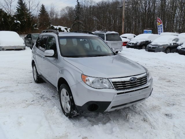 Subaru Forester 2010 photo 1