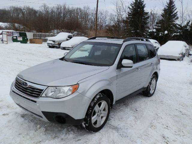 Subaru Forester 2010 photo 2