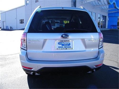 Subaru Forester 2010 photo 1
