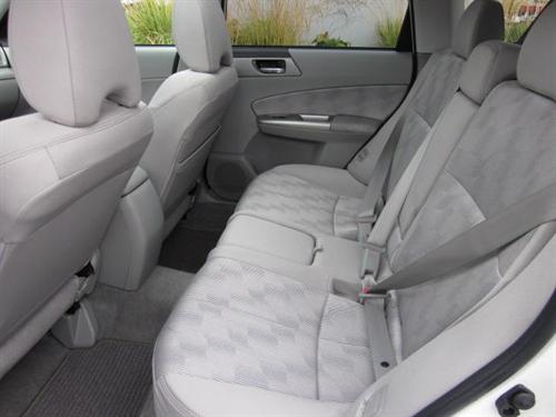Subaru Forester 2010 photo 2