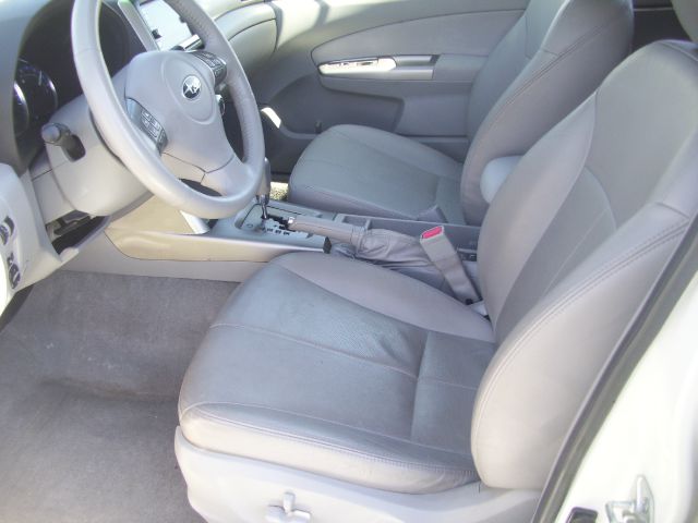 Subaru Forester 2010 photo 1