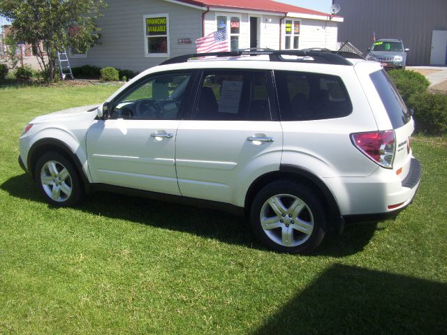 Subaru Forester 2010 photo 2