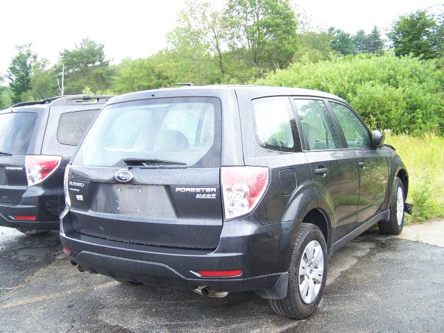 Subaru Forester 2010 photo 1