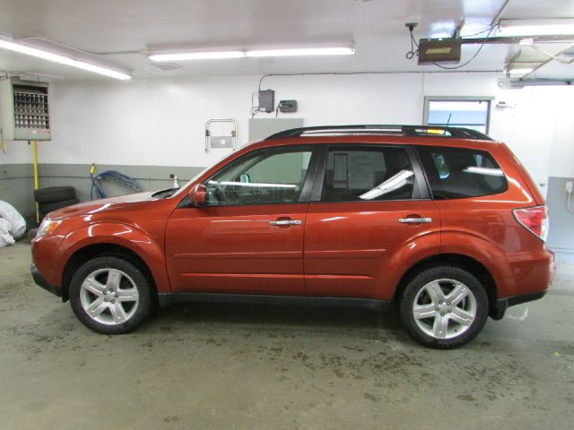 Subaru Forester 2010 photo 2