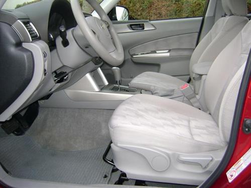 Subaru Forester 2010 photo 2