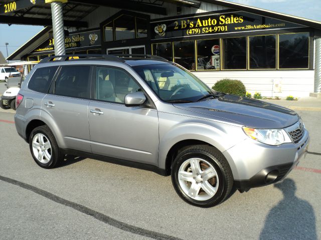 Subaru Forester 2010 photo 2