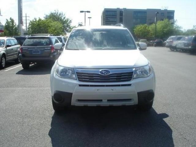 Subaru Forester 2010 photo 1