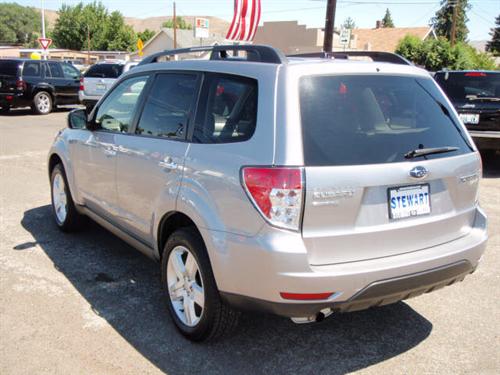 Subaru Forester 2010 photo 2