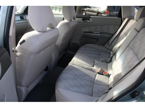Subaru Forester 2010 photo 2