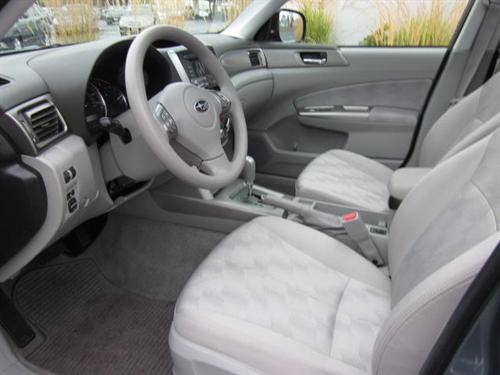 Subaru Forester 2010 photo 2
