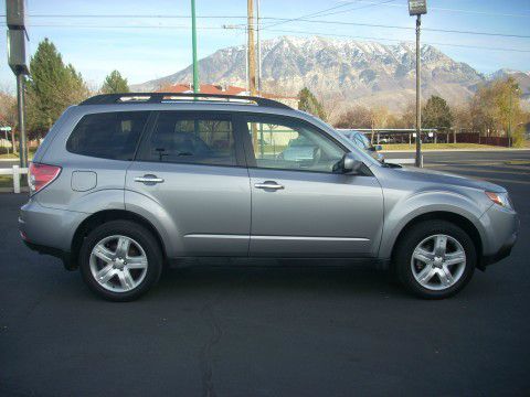 Subaru Forester 2010 photo 1