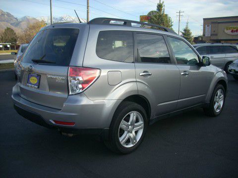Subaru Forester 2010 photo 2