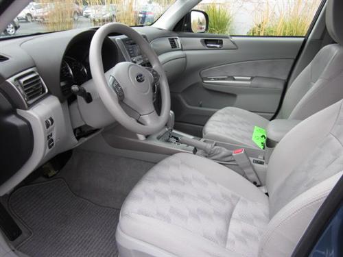 Subaru Forester 2010 photo 2