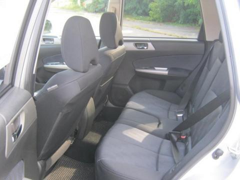 Subaru Forester 2010 photo 2