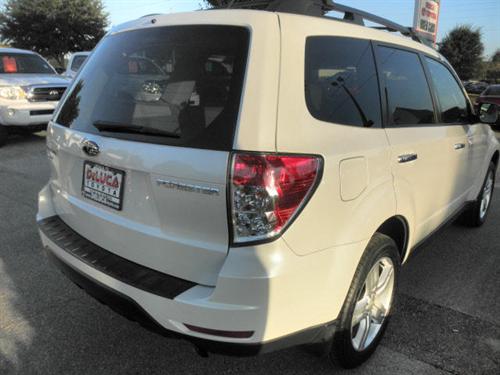 Subaru Forester 2010 photo 2