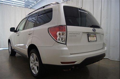 Subaru Forester 2010 photo 1