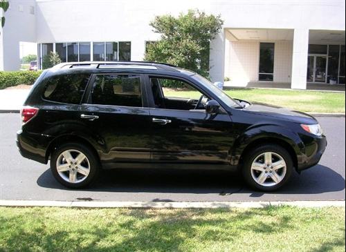 Subaru Forester 2010 photo 1
