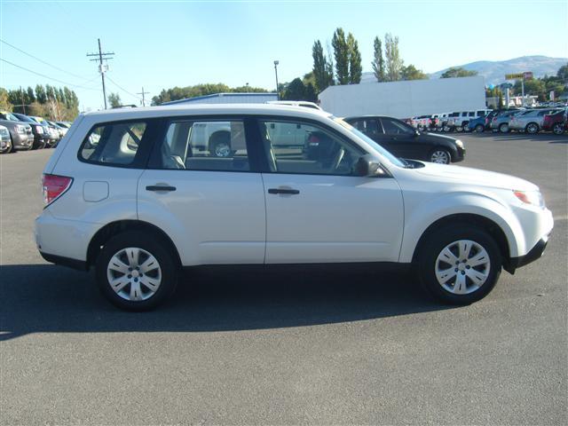 Subaru Forester 2010 photo 2