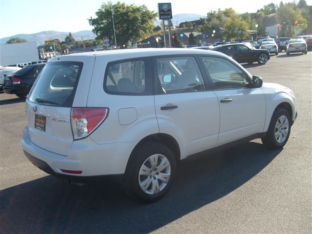 Subaru Forester 2010 photo 3
