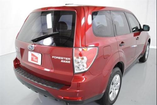 Subaru Forester 2010 photo 1