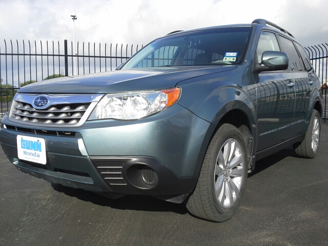 Subaru Forester 2011 photo 1