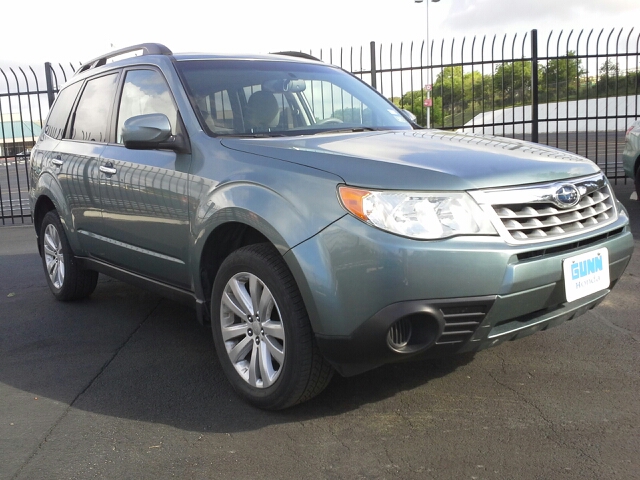 Subaru Forester 2011 photo 2