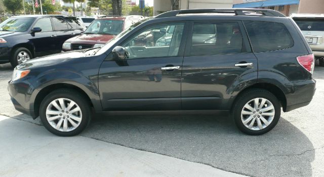 Subaru Forester 2011 photo 2