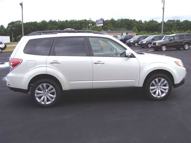 Subaru Forester 2011 photo 1