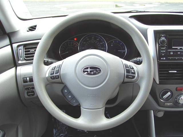 Subaru Forester 2011 photo 2