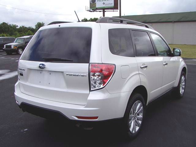 Subaru Forester 2011 photo 3