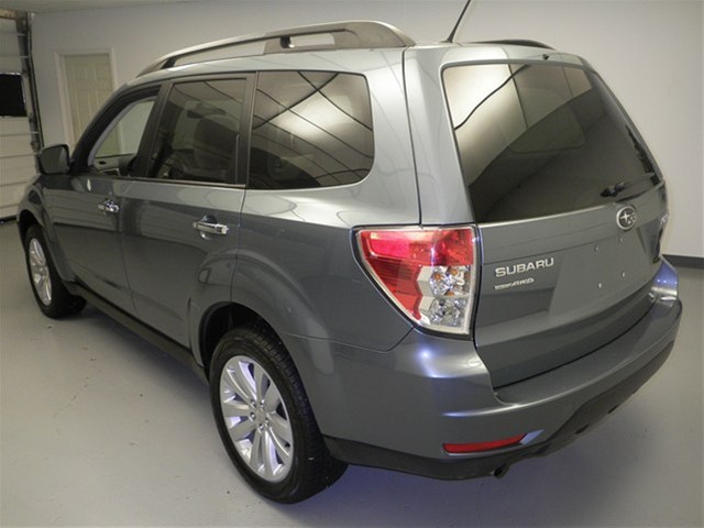 Subaru Forester 2012 photo 2