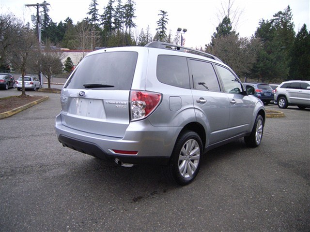 Subaru Forester 2012 photo 2