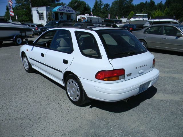 Subaru Impreza 2000 photo 0