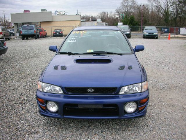 Subaru Impreza 2000 photo 1