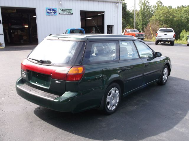 Subaru Legacy 2000 photo 2