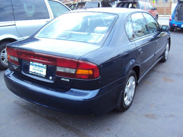 Subaru Legacy 2000 photo 1