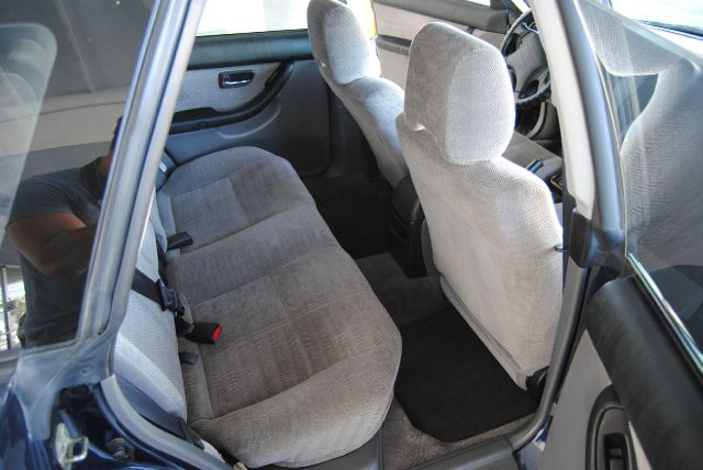 Subaru Legacy 2000 photo 12