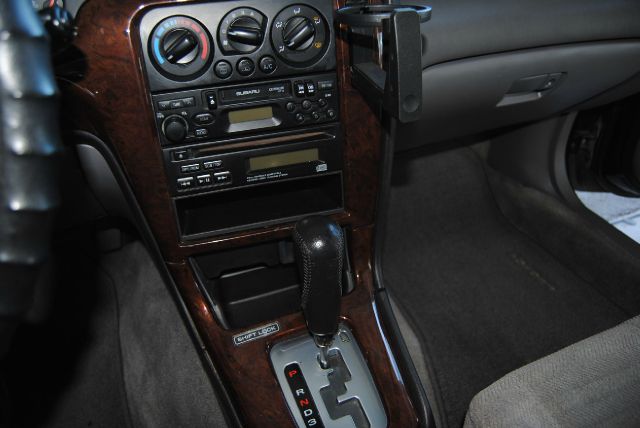 Subaru Legacy 2000 photo 4