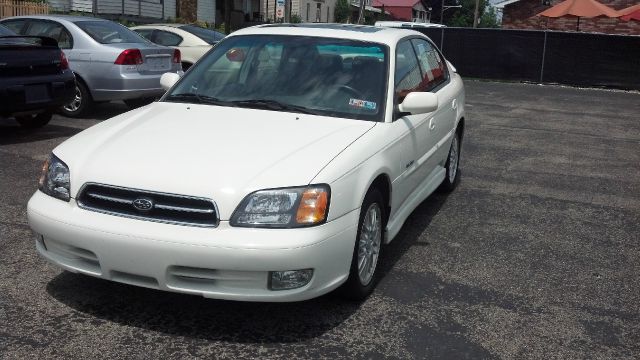 Subaru Legacy 2000 photo 2