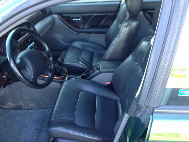 Subaru Legacy 2000 photo 1