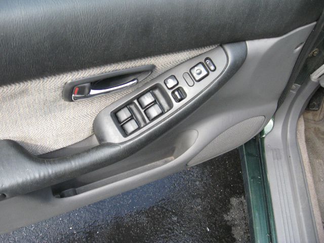 Subaru Legacy 2000 photo 8
