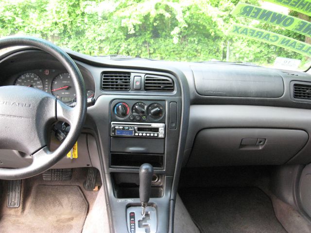 Subaru Legacy 2000 photo 9